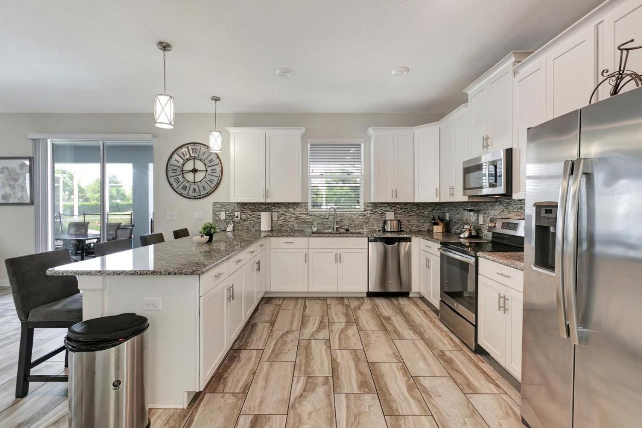 Modern Family Friendly Resort Home With Grill & Poolダベンポート エクステリア 写真