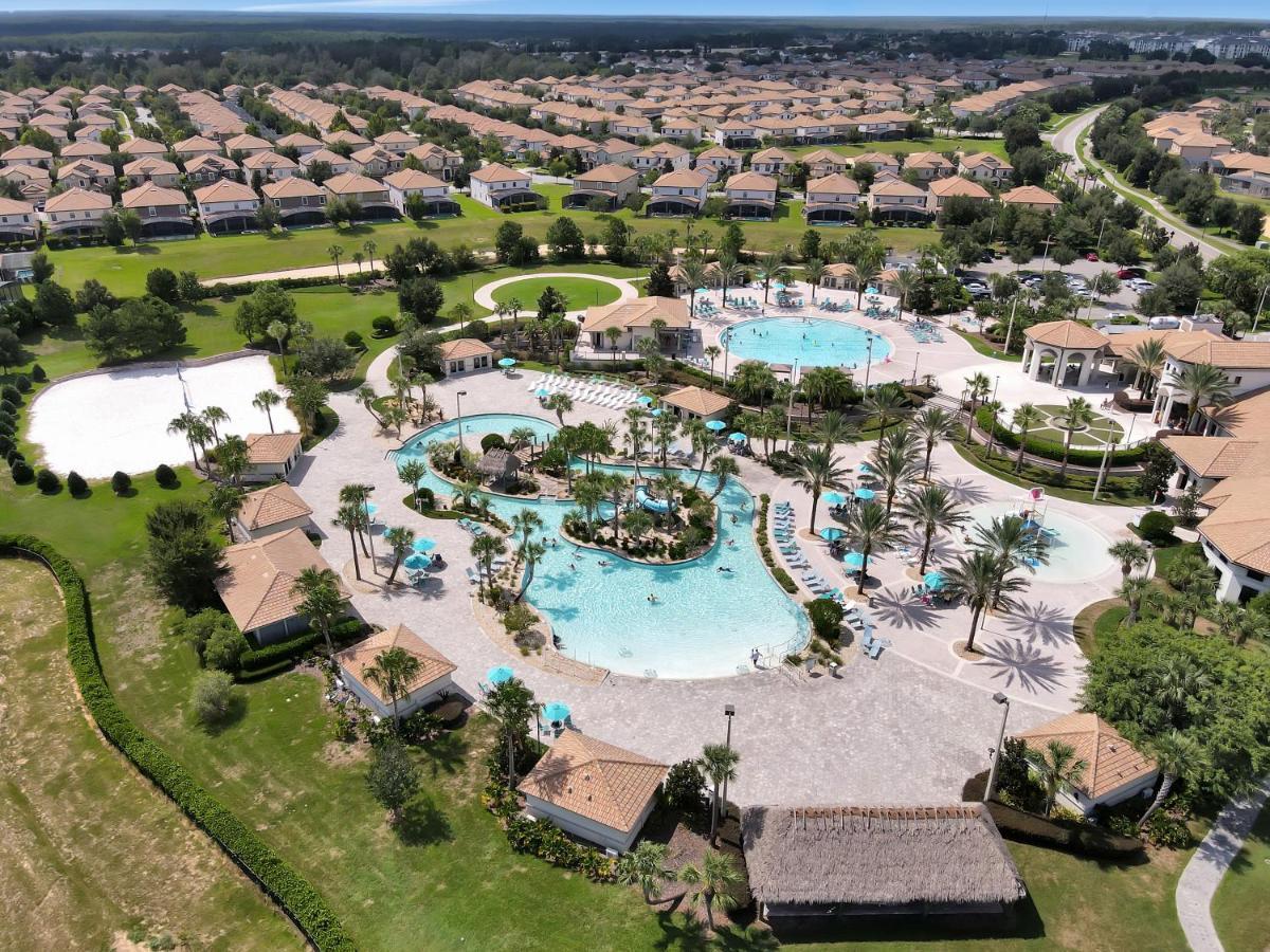 Modern Family Friendly Resort Home With Grill & Poolダベンポート エクステリア 写真