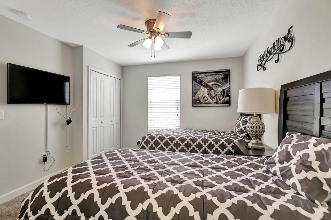 Modern Family Friendly Resort Home With Grill & Poolダベンポート エクステリア 写真