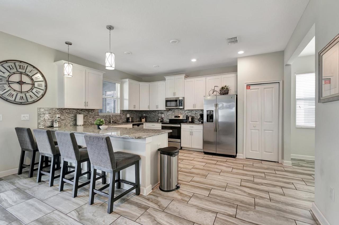 Modern Family Friendly Resort Home With Grill & Poolダベンポート エクステリア 写真