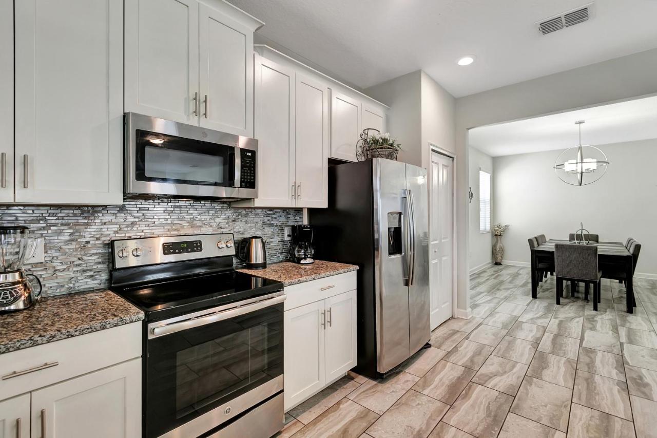 Modern Family Friendly Resort Home With Grill & Poolダベンポート エクステリア 写真